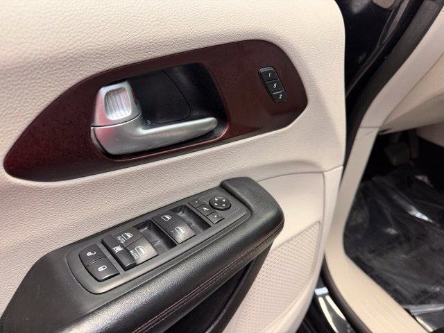 Used 2019 Chrysler Pacifica Limited FWD image 12