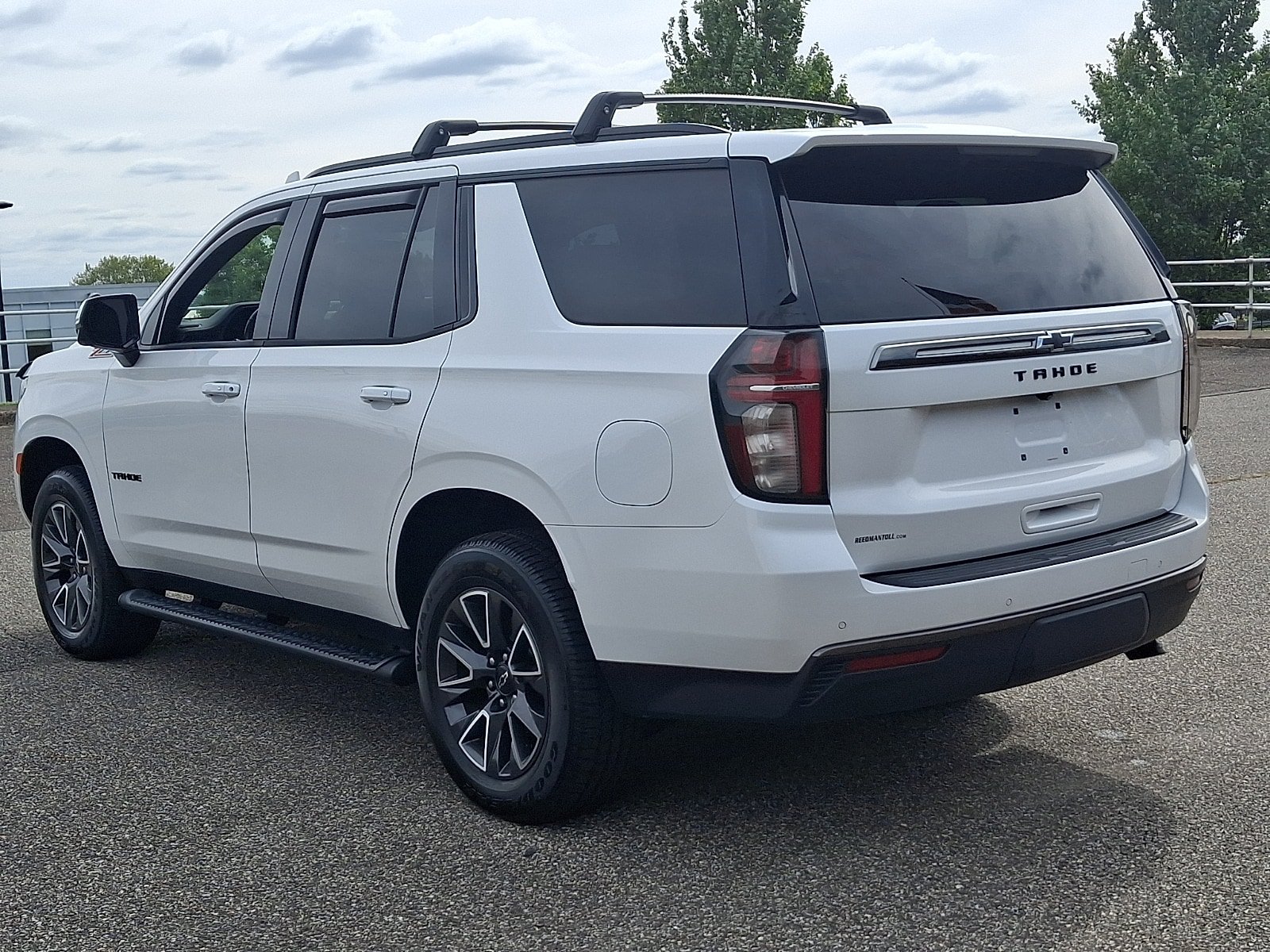 Used 2021 Chevrolet Tahoe Z71 w/ Luxury Package AWD/4WD image 4