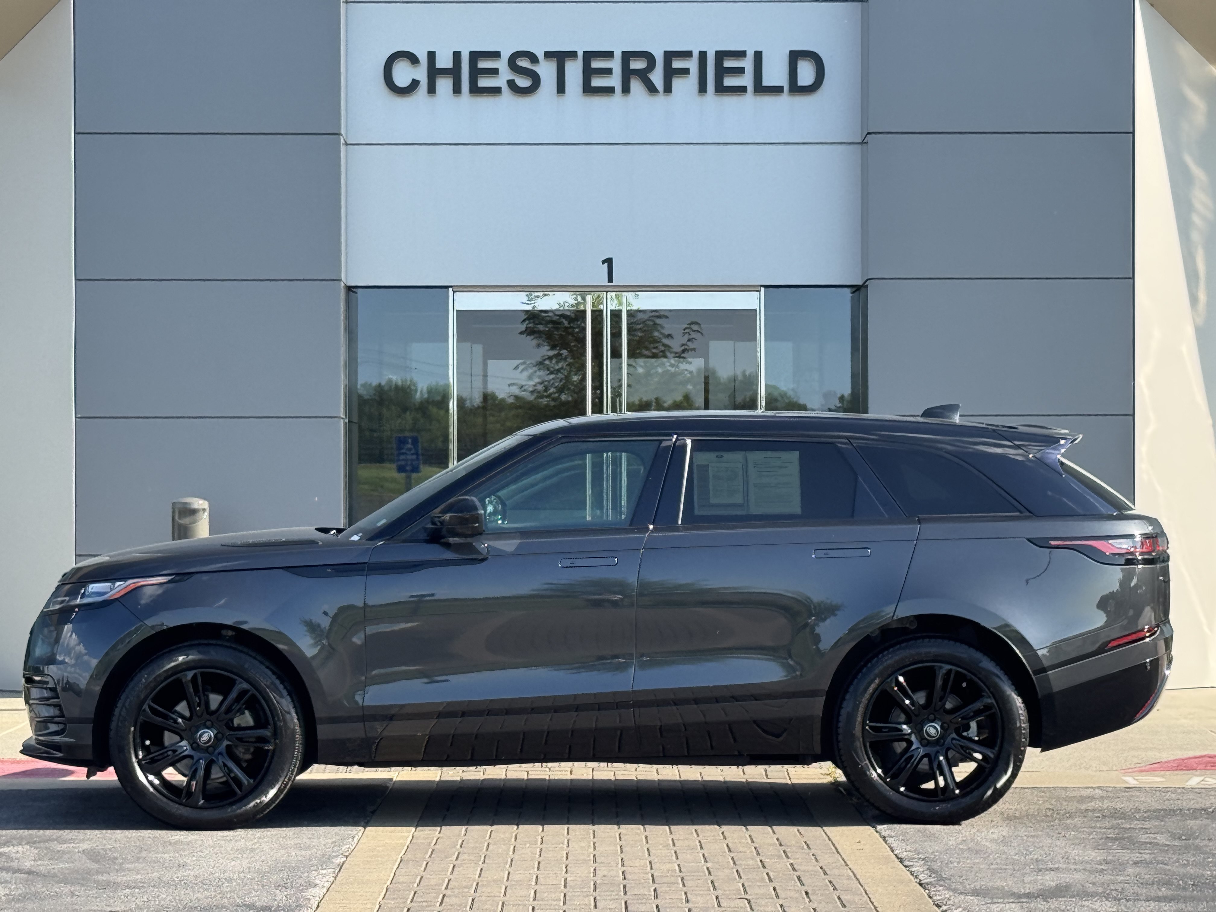 Certified 2022 Land Rover Range Rover Velar R-Dynamic S AWD/4WD image 6