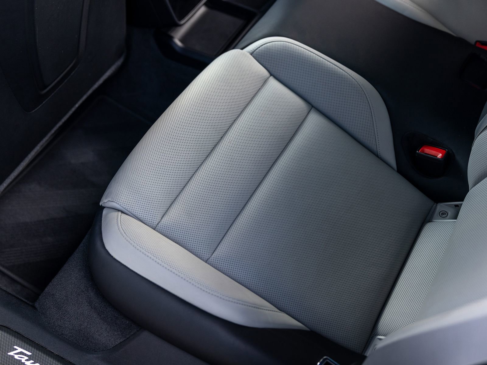 Certified 2021 Porsche Taycan Turbo S image 29