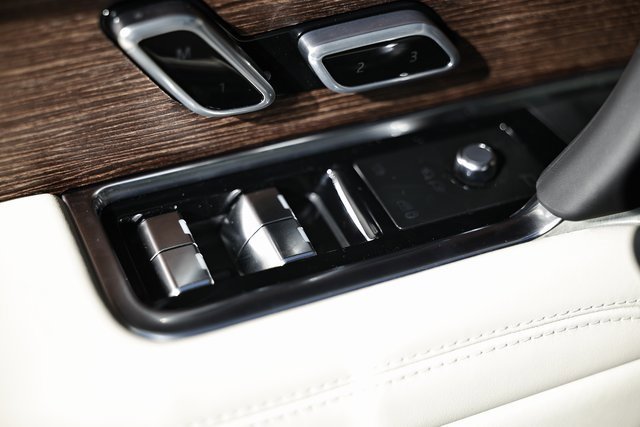 New 2025 Land Rover Range Rover SE image 22