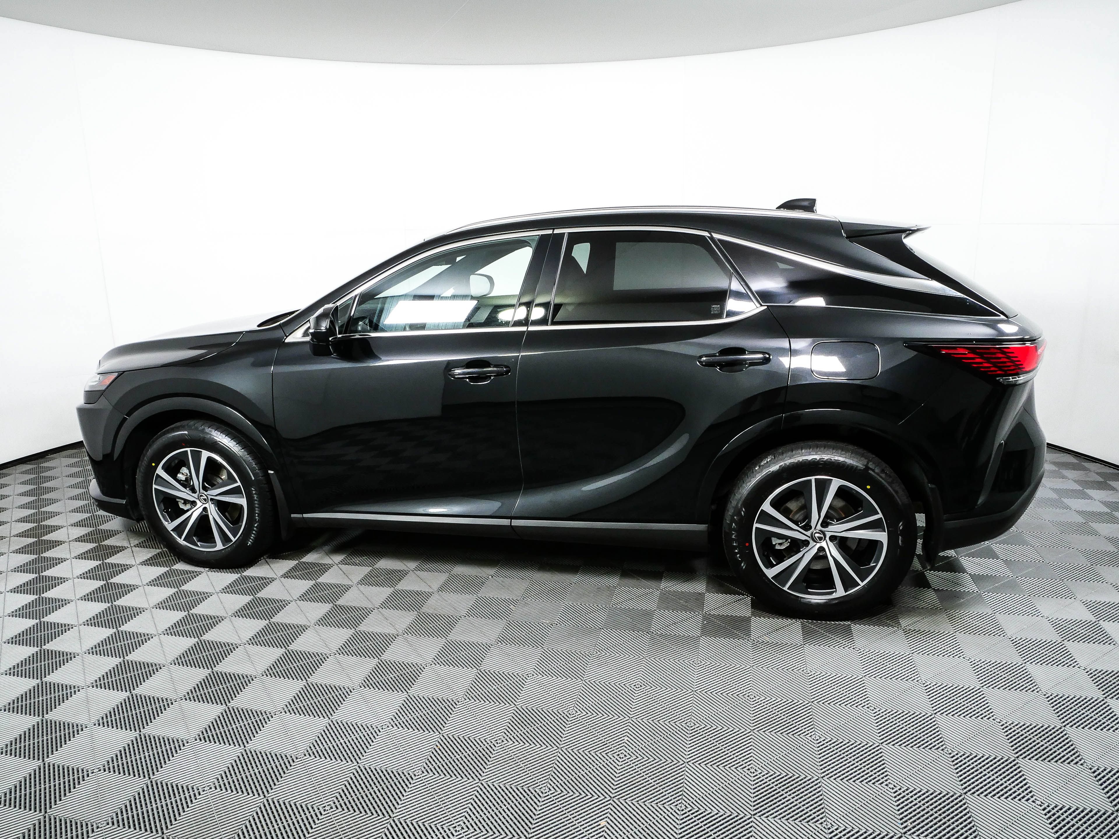 Used 2023 Lexus RX 350 Premium w/ Cold Area Package FWD image 2