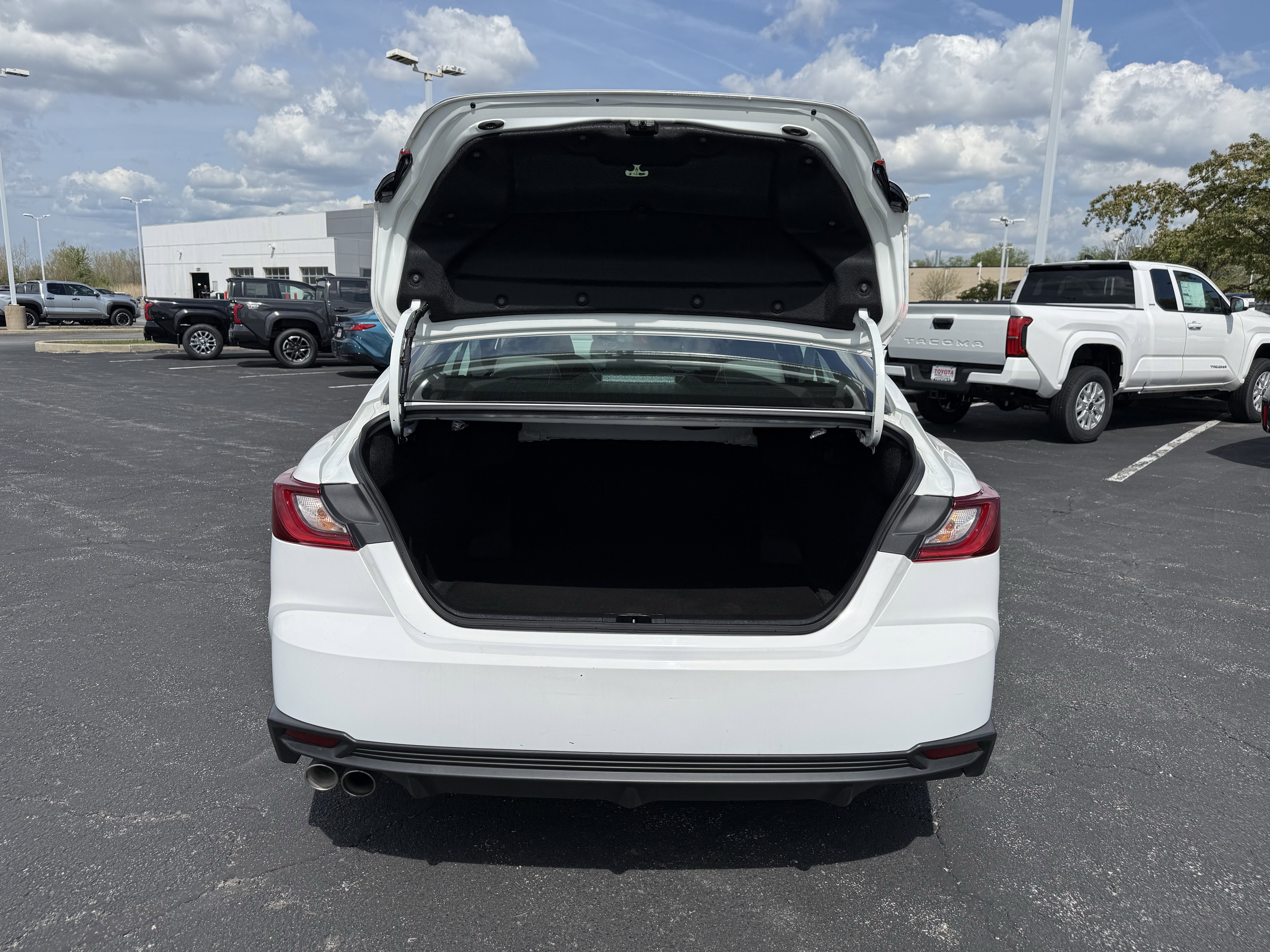 Used 2025 Toyota Camry SE FWD image 8