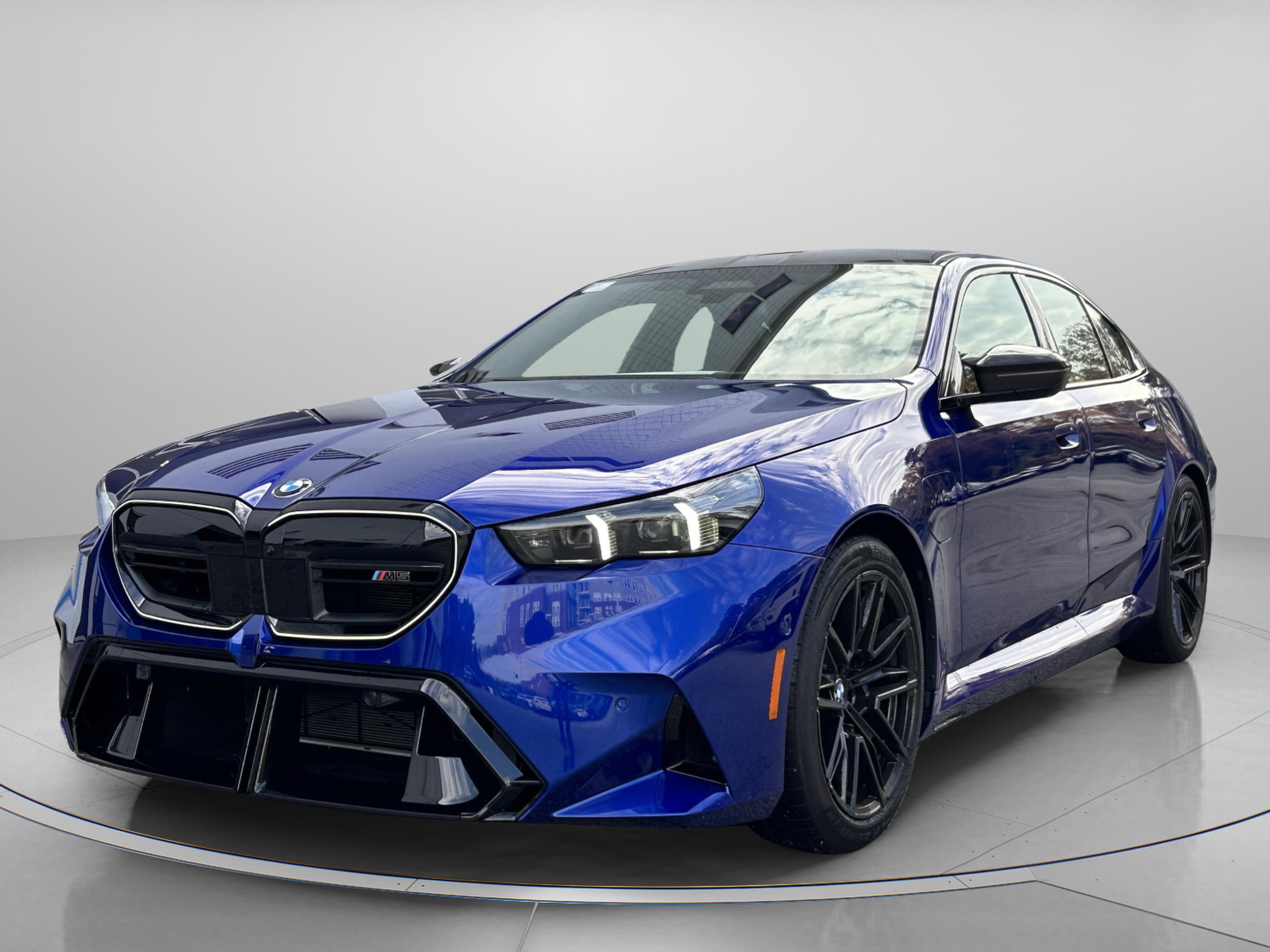 Used 2025 BMW M5 w/ Carbon Package AWD/4WD image 2