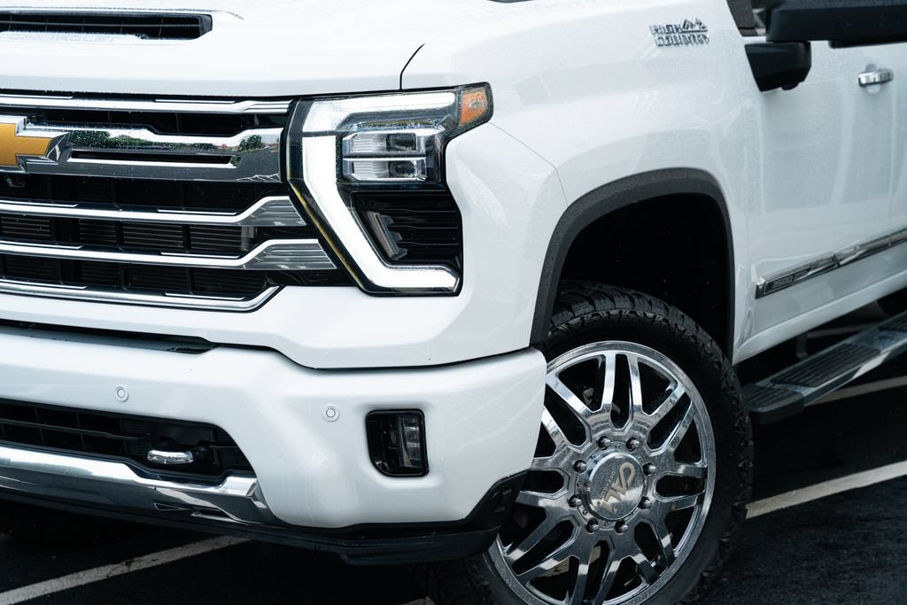 Used 2024 Chevrolet Silverado 3500 High Country AWD/4WD image 3
