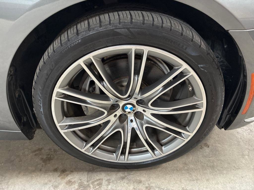 Used 2019 BMW 740i w/ Executive Package RWD image 3