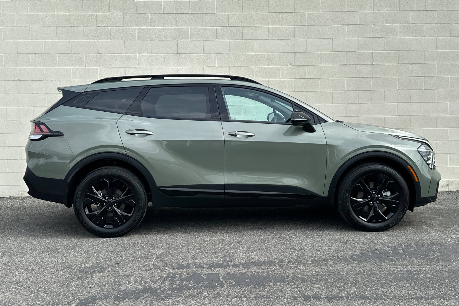 Used 2025 Kia Sportage X-Line w/ Premium Package AWD/4WD image 3