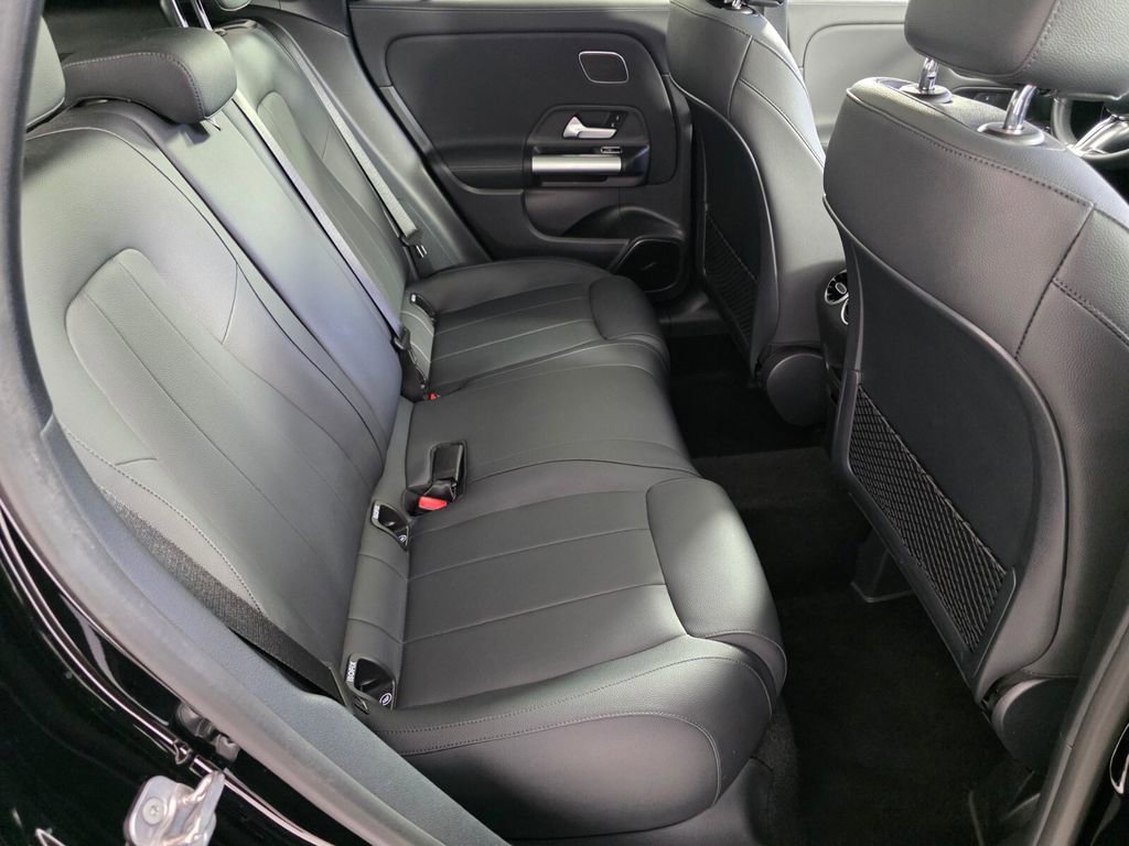 Certified 2025 Mercedes-Benz GLA 250 image 27