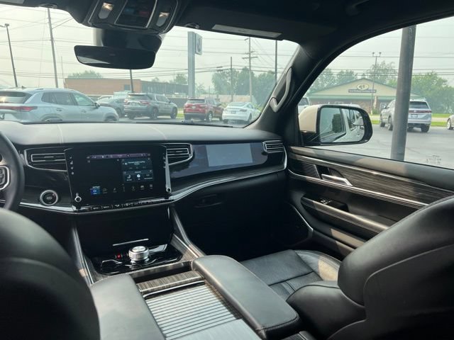 Used 2022 Jeep Wagoneer Series II AWD/4WD image 14