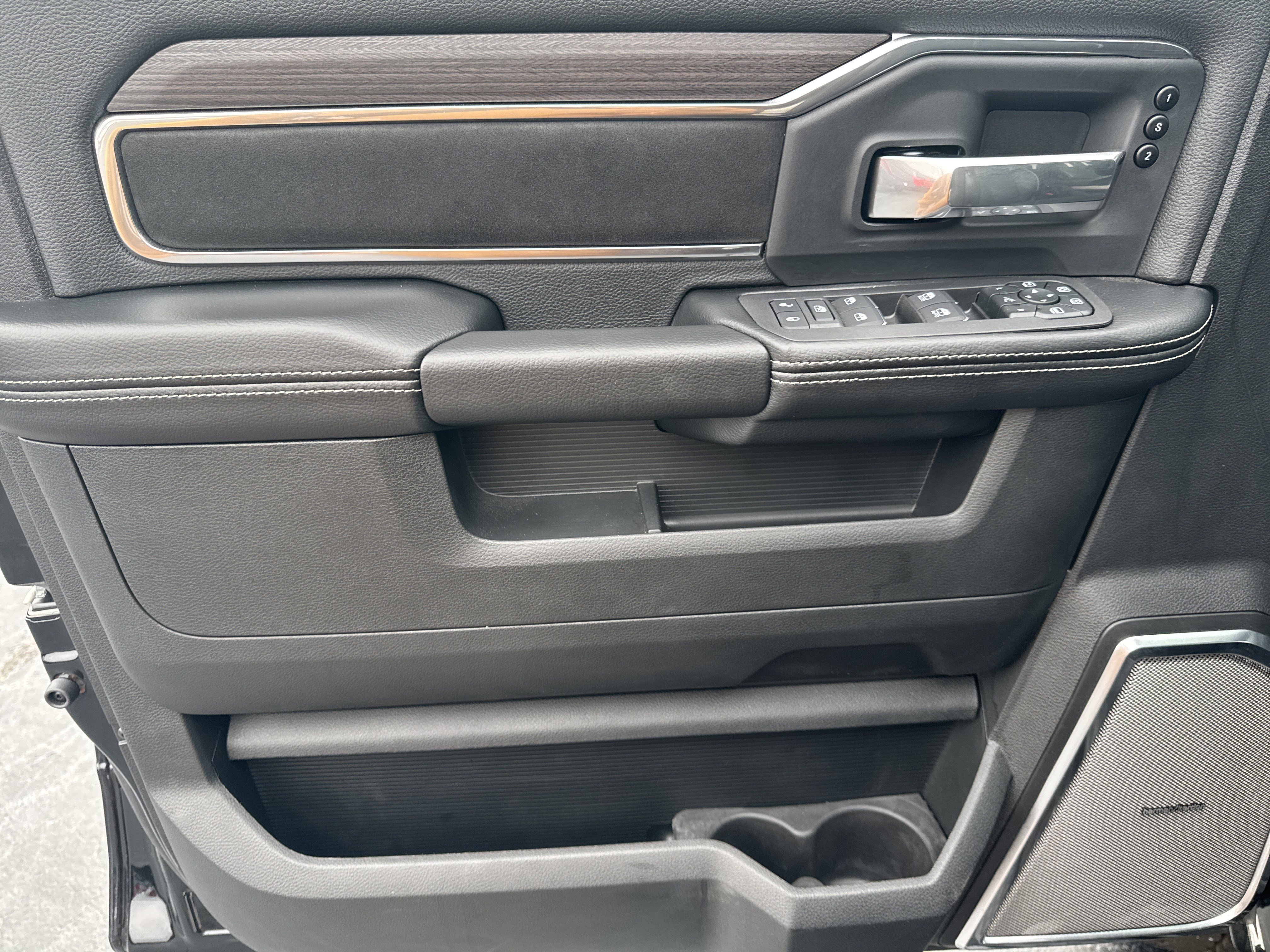 New 2026 RAM 2500 Laramie AWD/4WD image 10