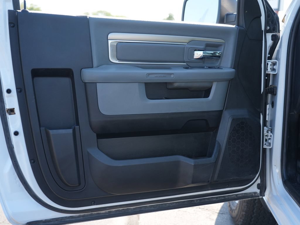 Used 2018 RAM 1500 Express AWD/4WD image 14