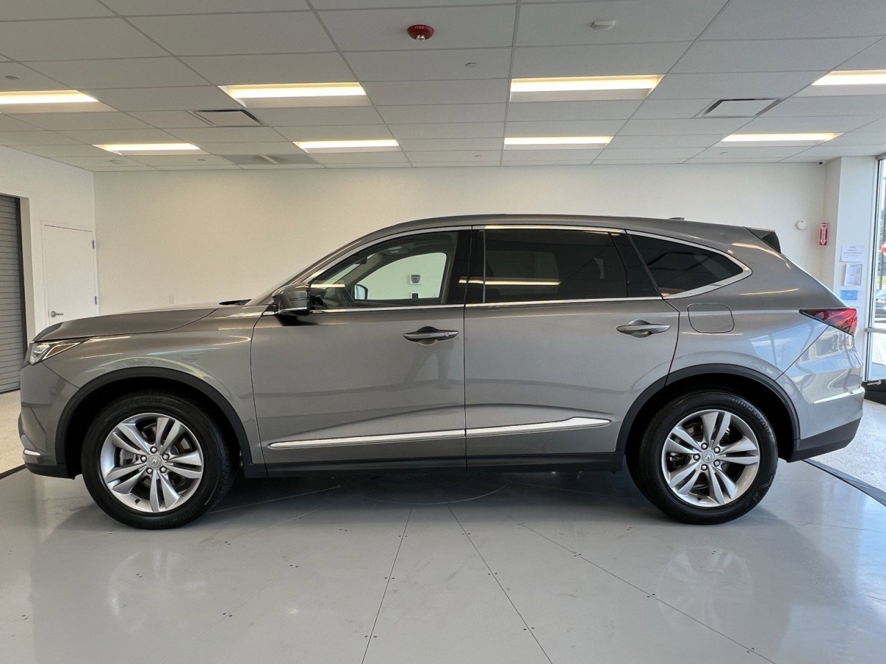 Used 2023 Acura MDX SH-AWD image 4