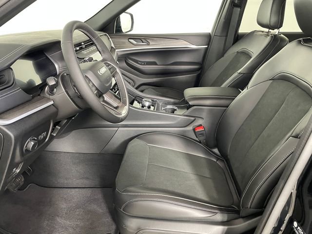 New 2026 Jeep Grand Cherokee Altitude AWD/4WD image 2