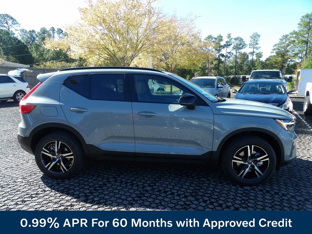 New 2026 Volvo XC40 B4 Core w/ Climate Package FWD image 4