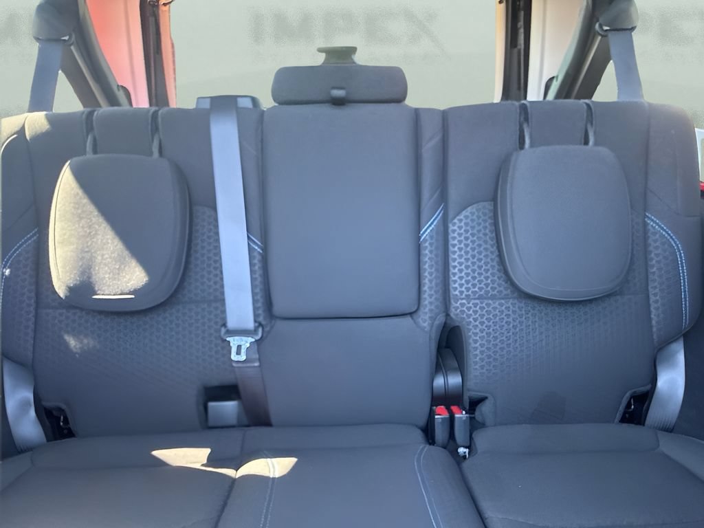 Used 2025 Jeep Wrangler Unlimited Rubicon 4xe w/ Convenience Group AWD/4WD image 12