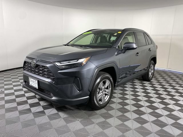 Used 2025 Toyota RAV4 XLE w/ Convenience Package AWD/4WD image 4