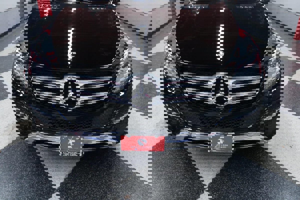 Used 2018 Mercedes-Benz GLE 350 4MATIC SUV w/ Premium 1 Package image 4