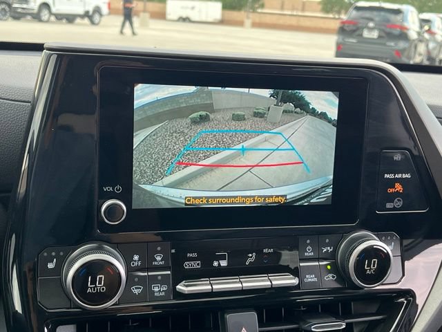 Used 2025 Toyota Highlander XLE FWD image 24