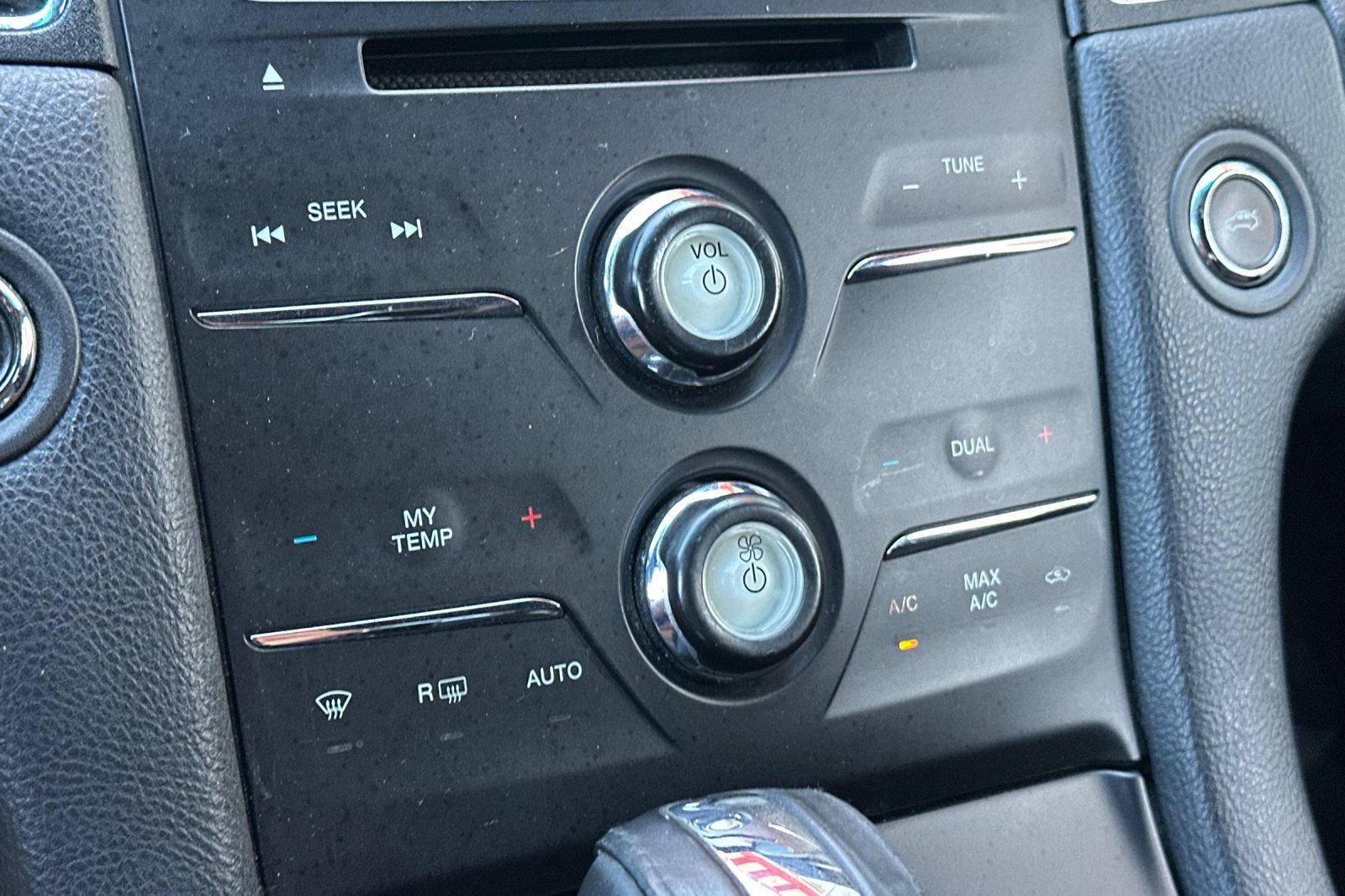 Used 2014 Ford Taurus Limited FWD image 21