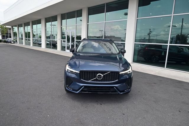 Used 2024 Volvo XC60 B5 Ultimate w/ Protection Package Premier AWD/4WD image 4