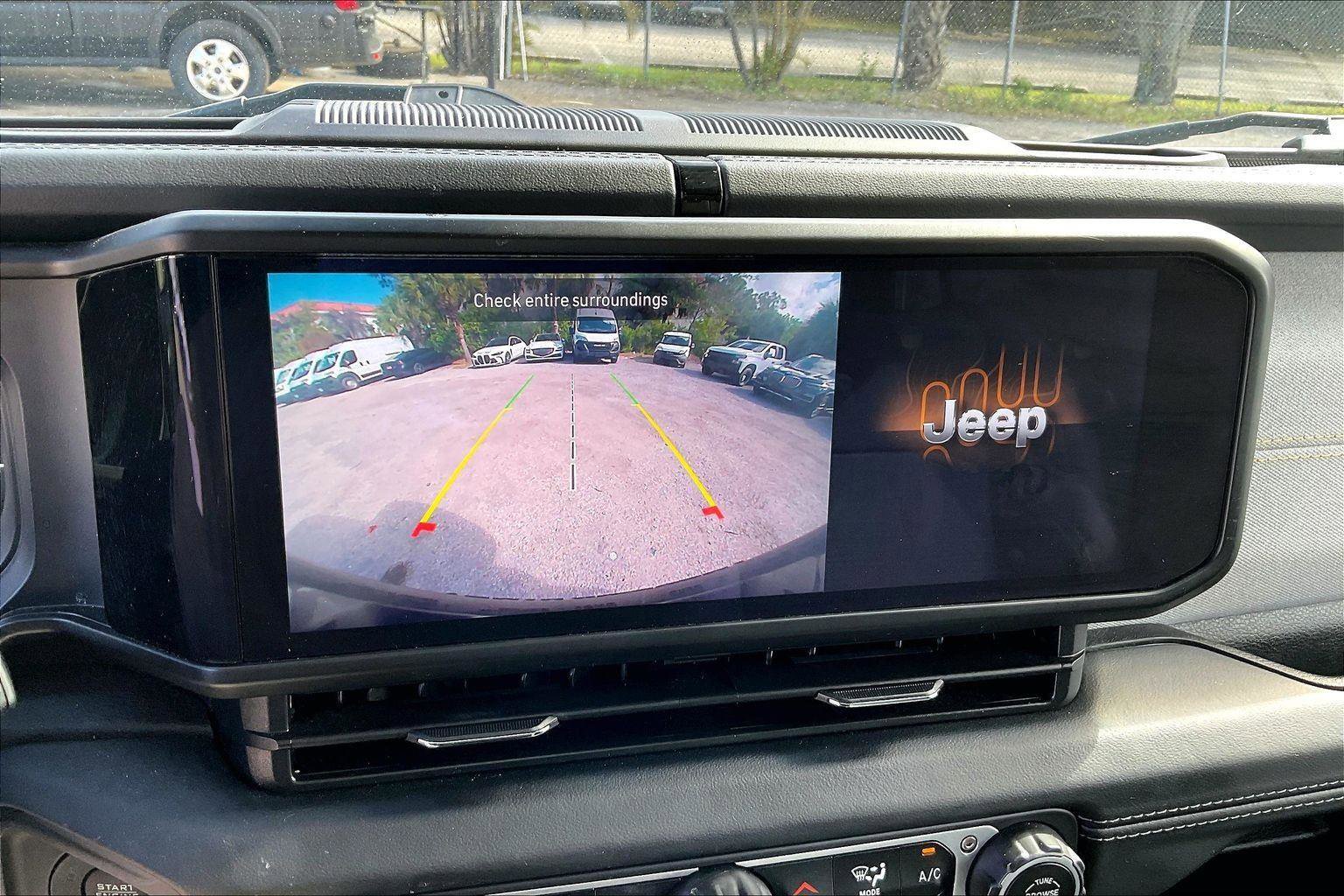 Used 2025 Jeep Wrangler Sahara AWD/4WD image 14