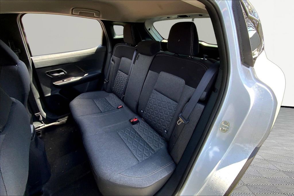 Used 2025 Nissan Kicks SV image 16