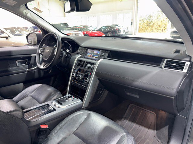 Used 2016 Land Rover Discovery Sport SE image 65