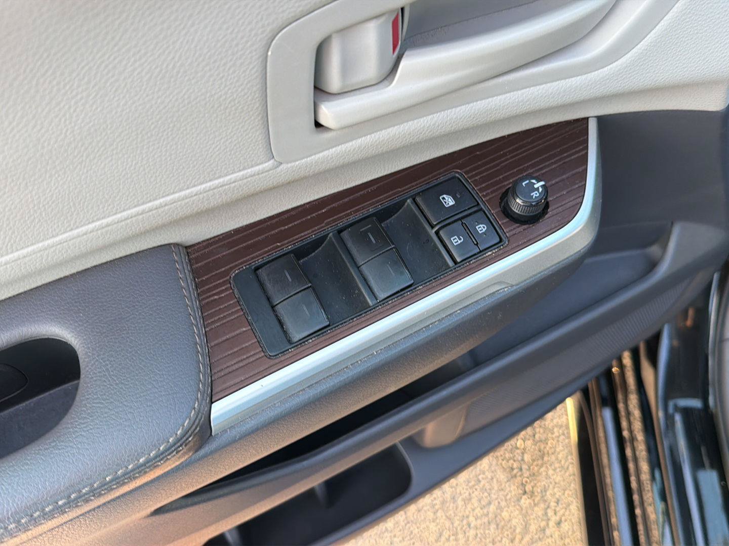 Used 2023 Toyota Sienna LE FWD image 29
