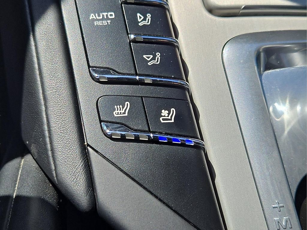 Used 2014 Porsche Cayenne Turbo AWD/4WD image 25