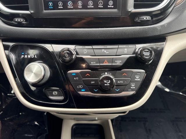 Used 2019 Chrysler Pacifica Touring-L FWD image 17