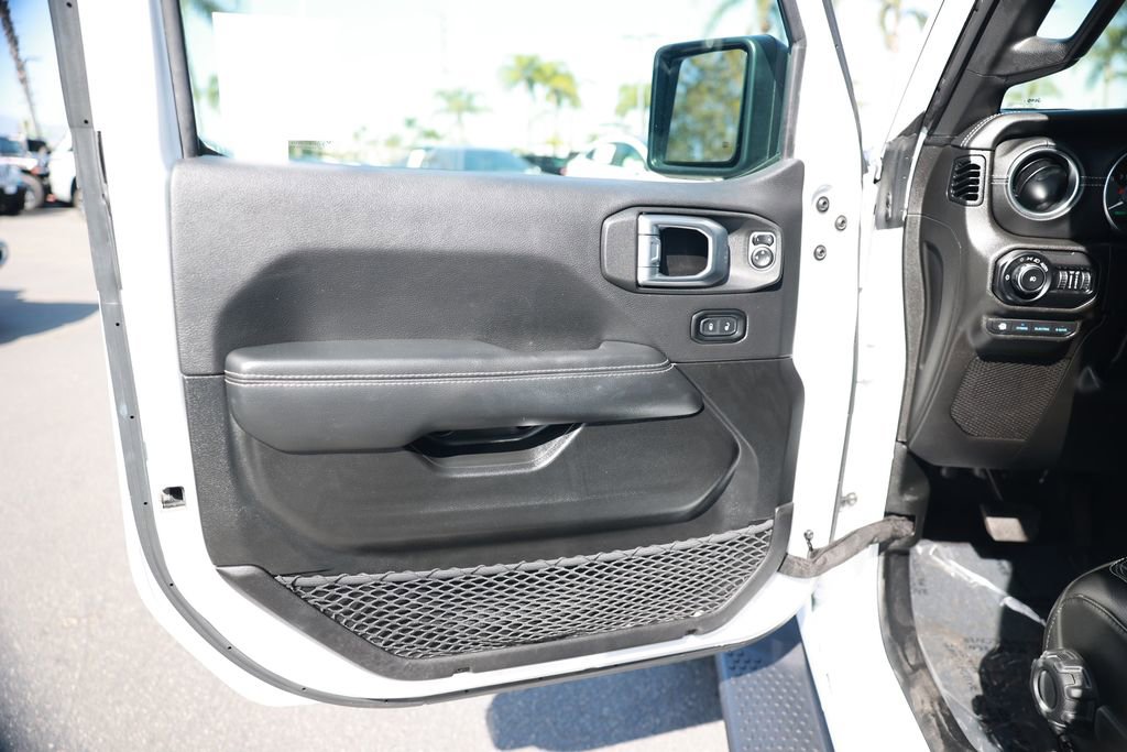 Used 2022 Jeep Wrangler Unlimited Sahara AWD/4WD image 18