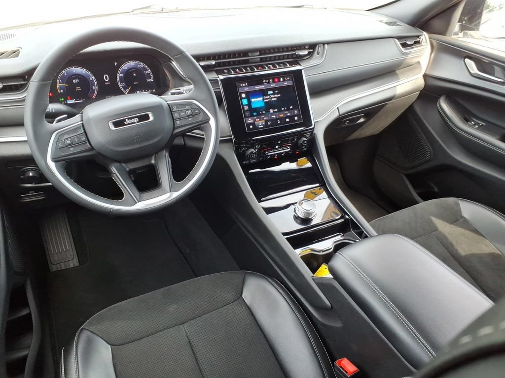 Used 2023 Jeep Grand Cherokee Altitude AWD/4WD image 7