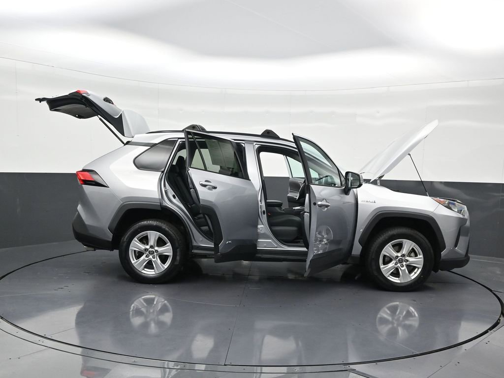 Used 2021 Toyota RAV4 LE image 33