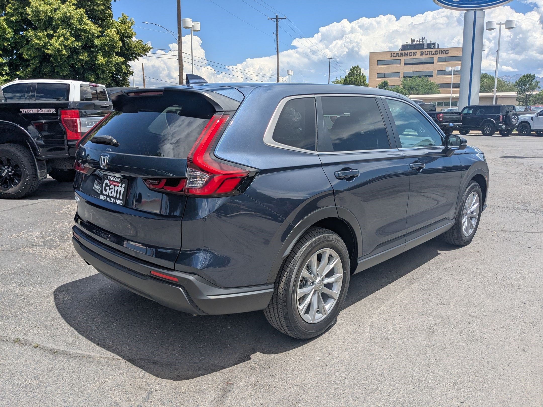 Used 2025 Honda CR-V EX-L image 3
