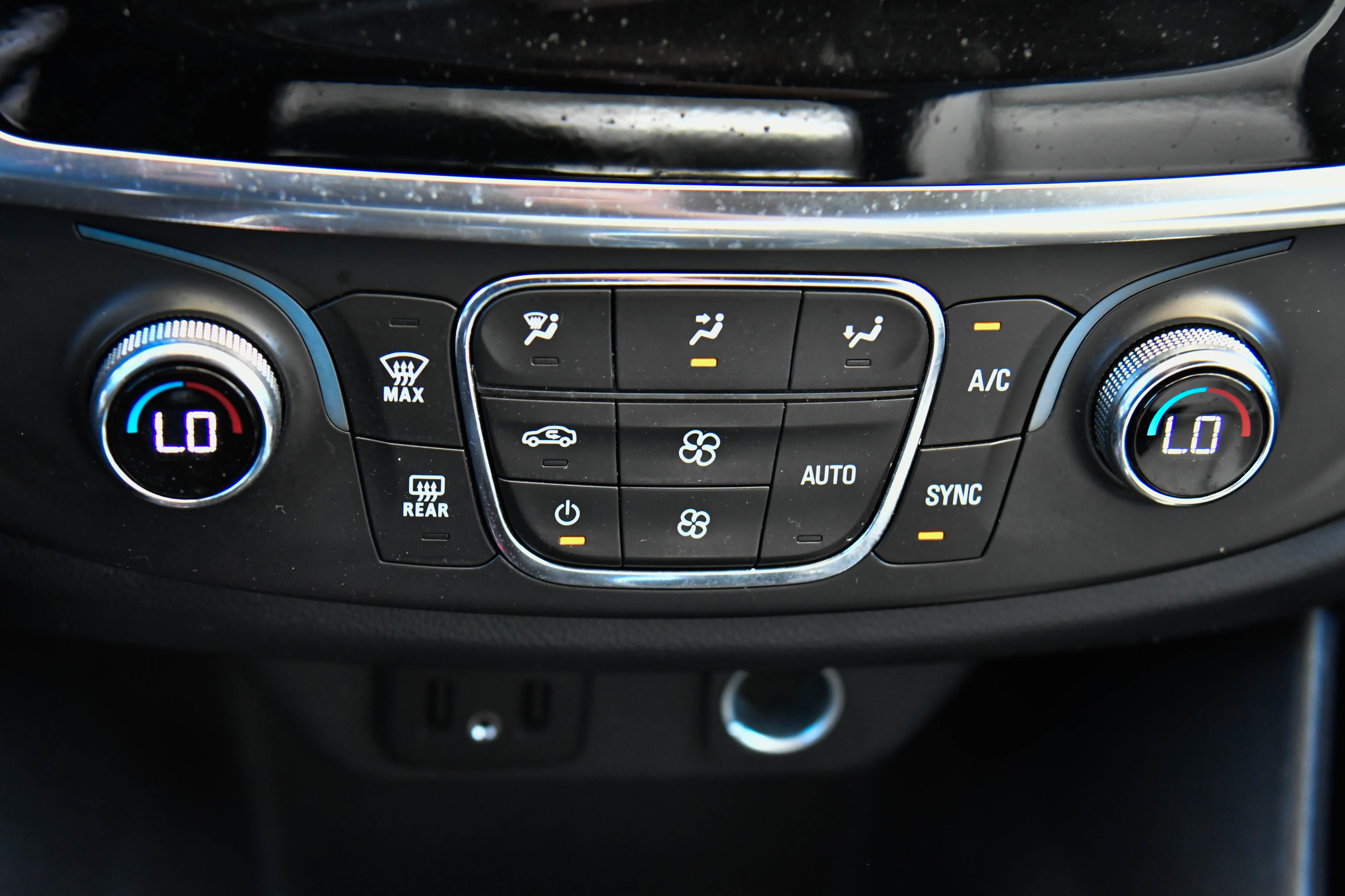 Used 2022 Chevrolet Traverse LT image 23