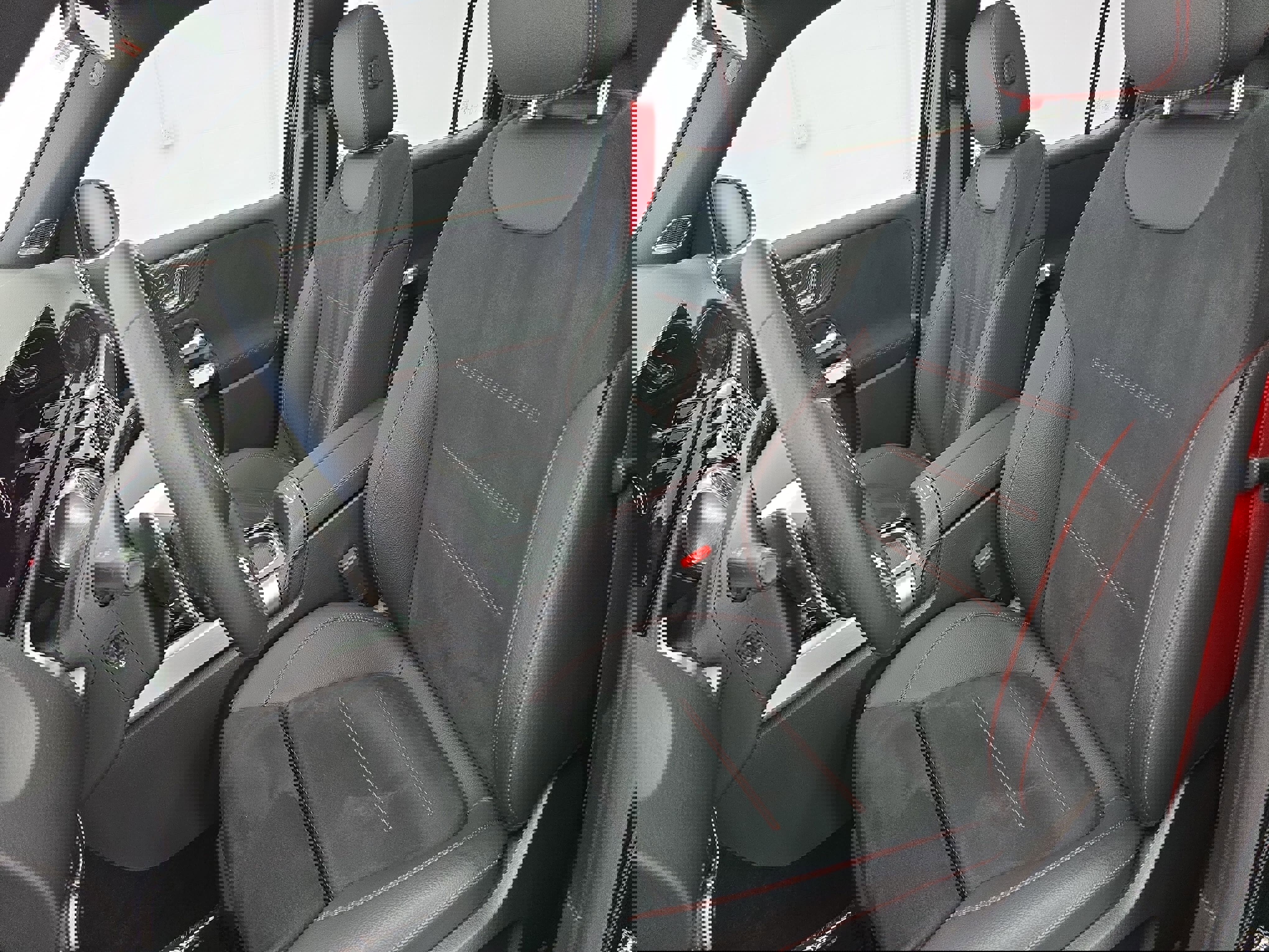 Used 2025 Mercedes-Benz GLB 35 AMG 4MATIC image 15