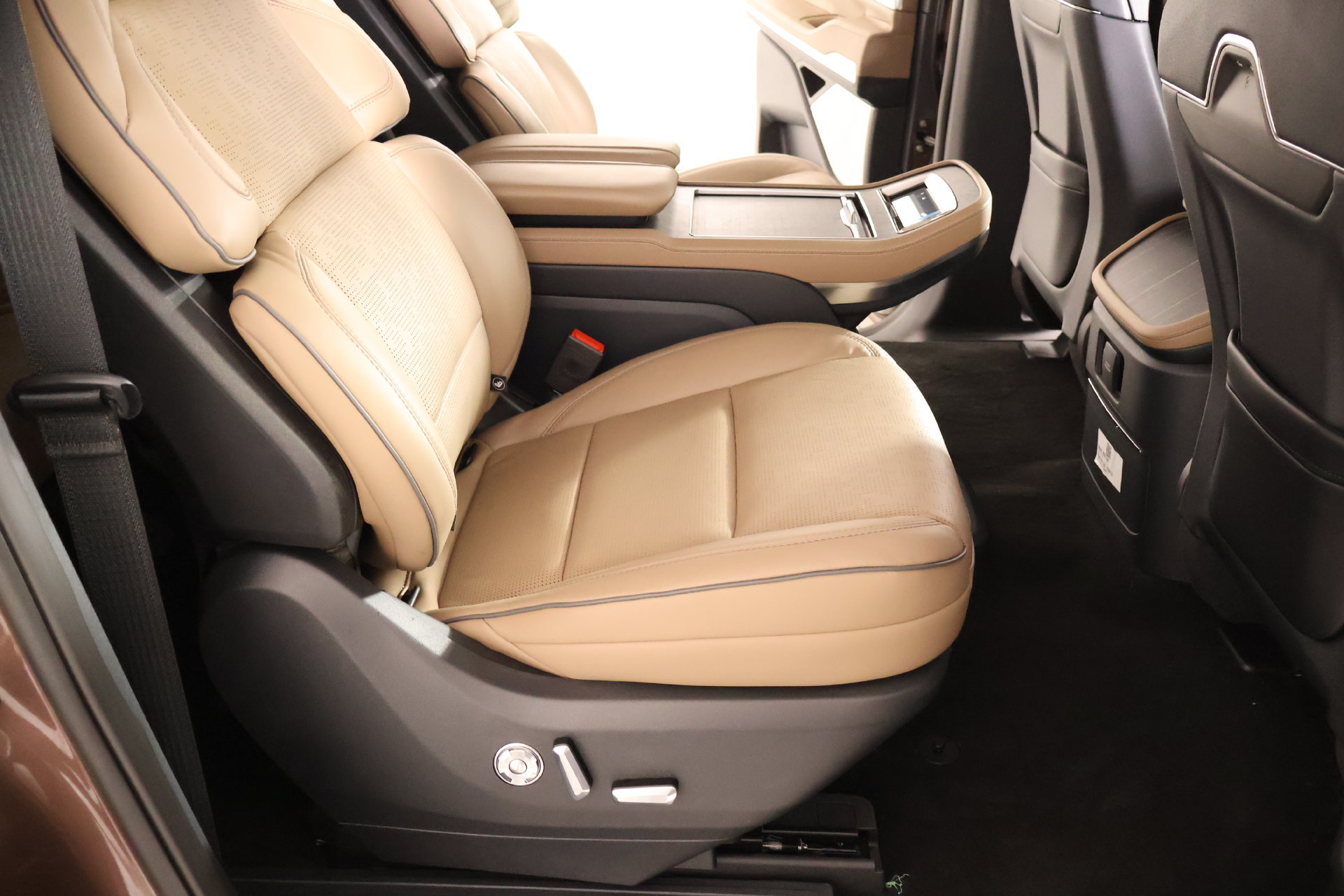 New 2027 Lincoln Navigator L Black Label AWD/4WD image 16
