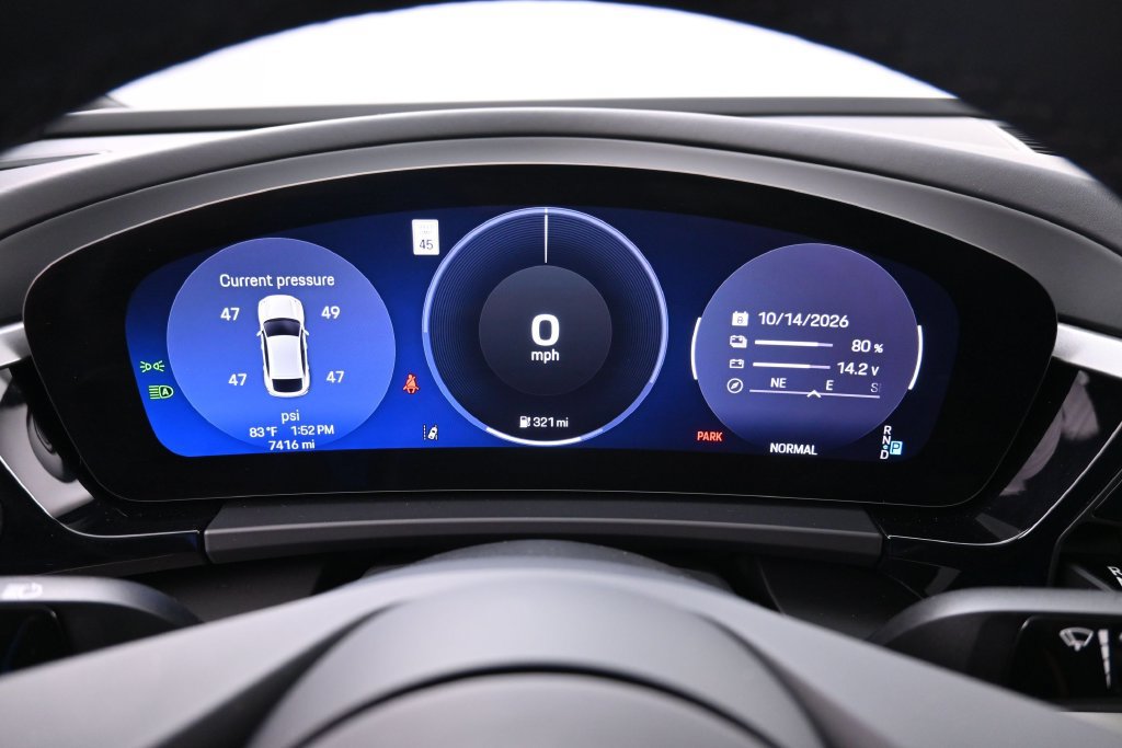 Certified 2025 Porsche Macan Electric RWD image 19