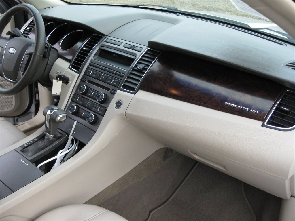 Used 2011 Ford Taurus SEL w/ 201A Rapid Spec Order Code image 31