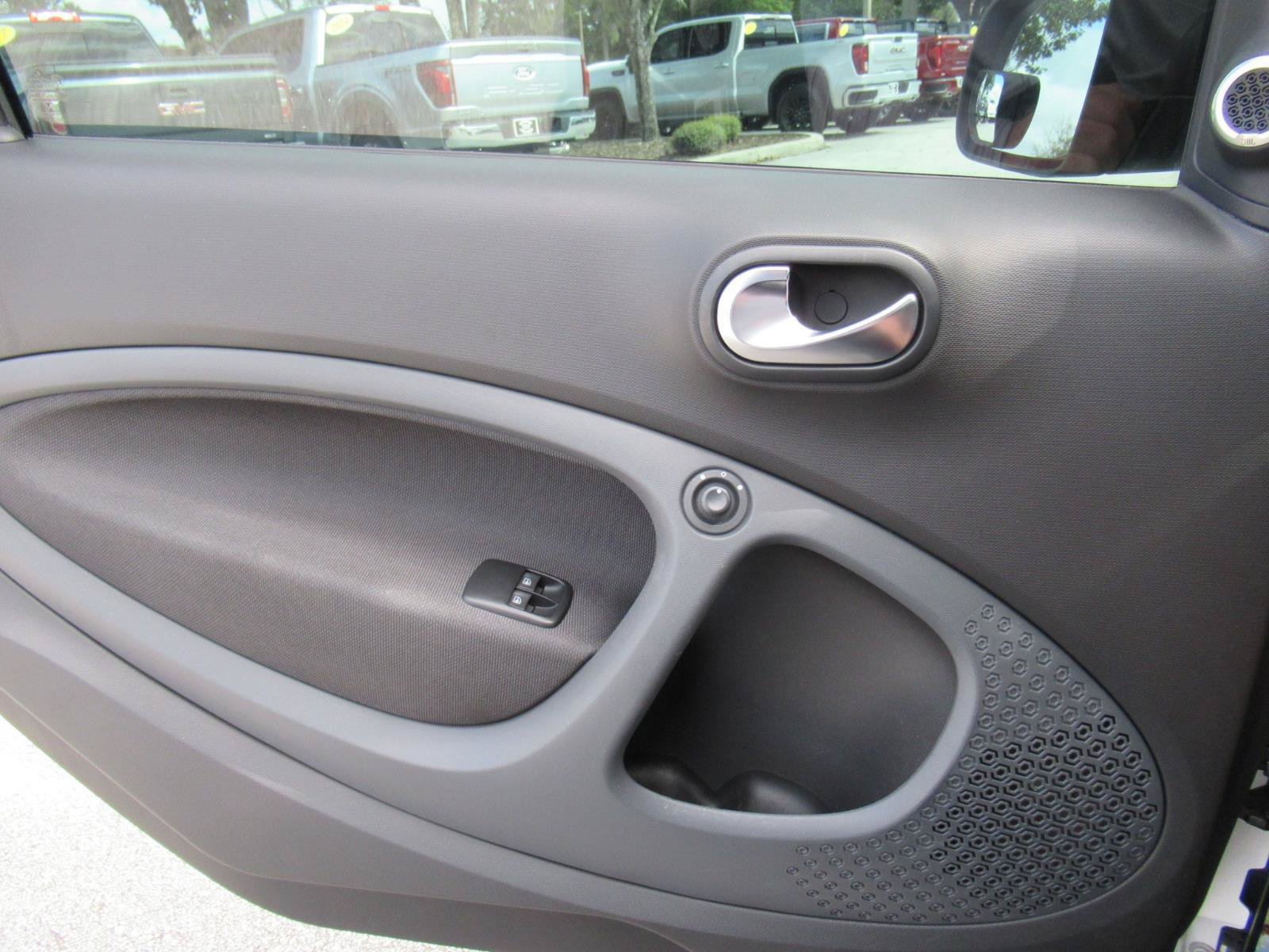 Used 2016 smart fortwo Prime RWD image 25