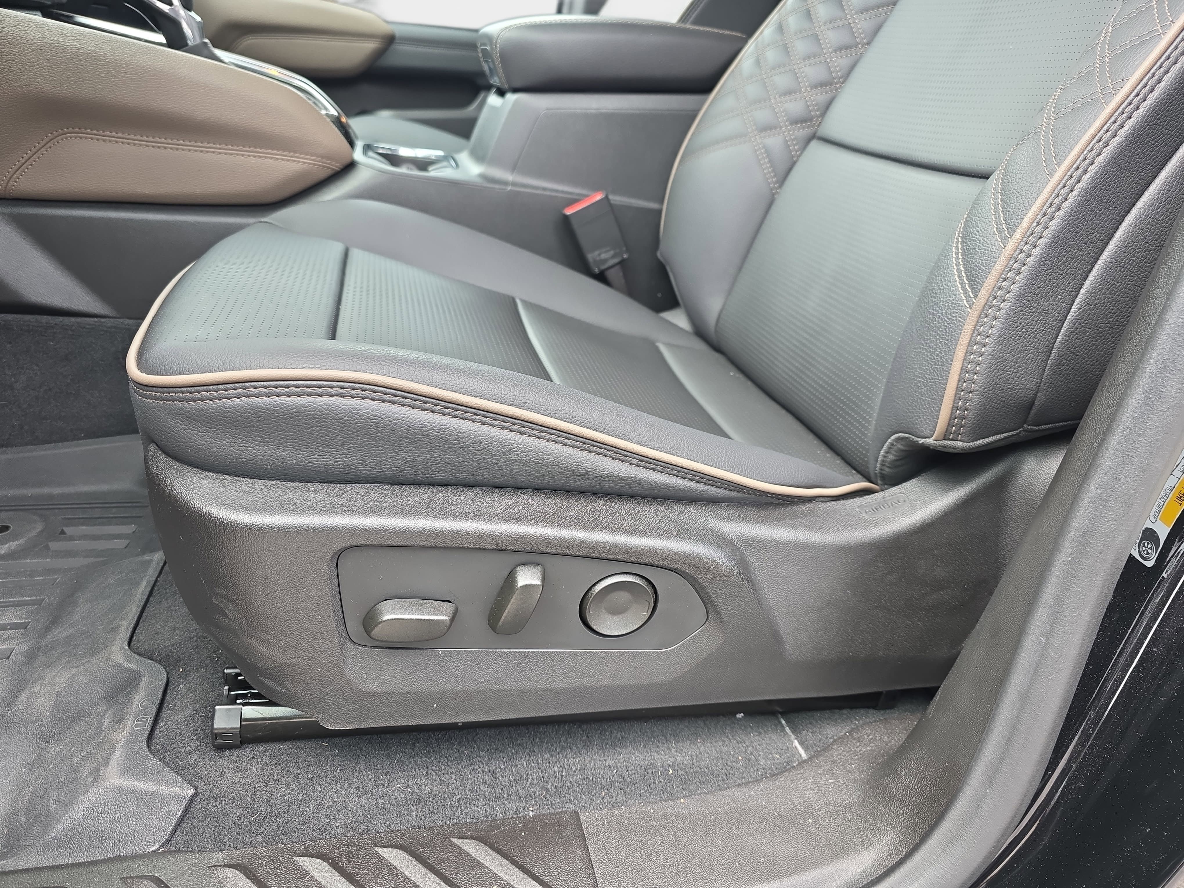 Used 2025 GMC Canyon Denali w/ LPO, Denali Black Edition AWD/4WD image 27