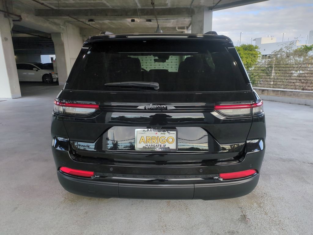 New 2025 Jeep Grand Cherokee Limited image 6