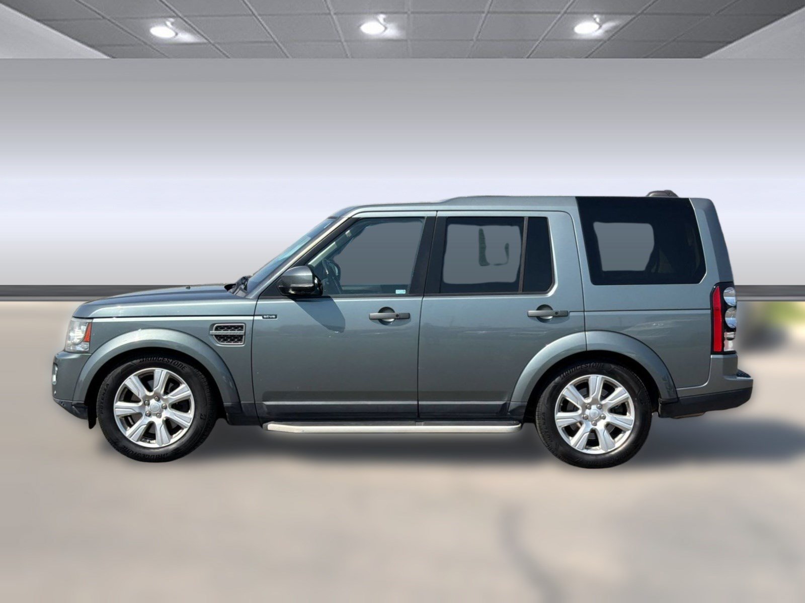 Used 2016 Land Rover LR4 HSE AWD/4WD image 2