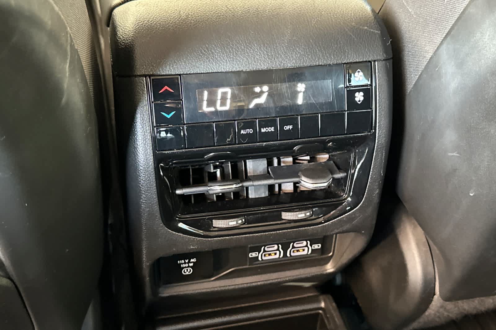 Used 2022 Jeep Grand Cherokee L Laredo w/ Luxury Tech Group I AWD/4WD image 13