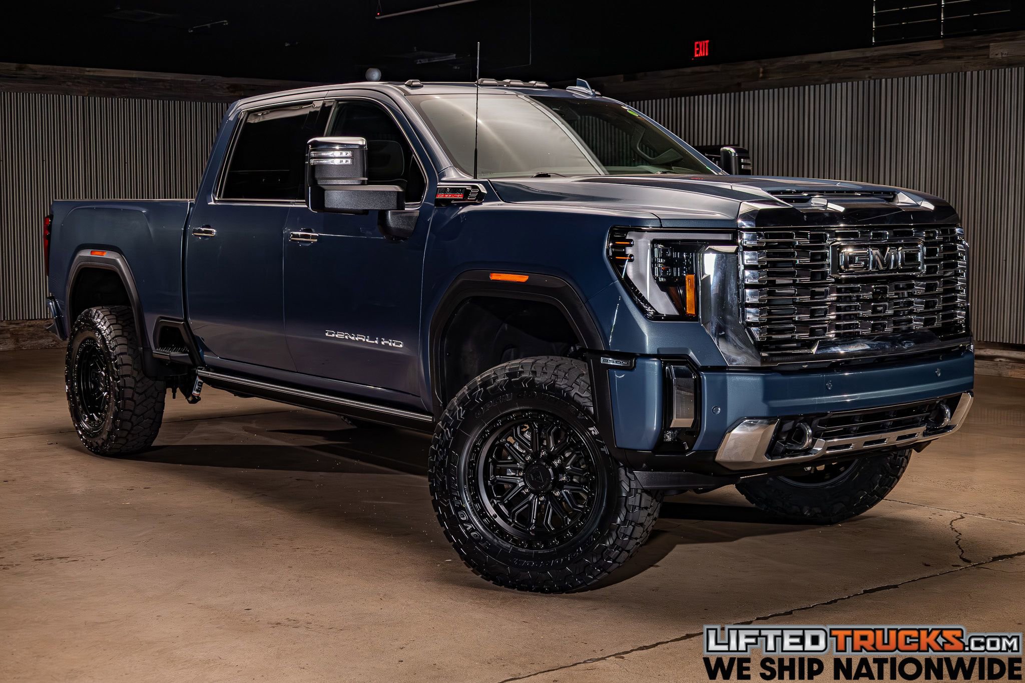 Used 2025 GMC Sierra 2500 Denali w/ Denali Reserve Package AWD/4WD image 1