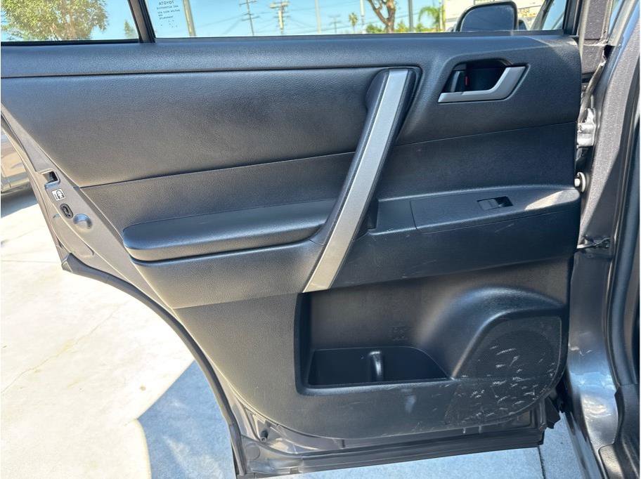Used 2013 Toyota Highlander SE AWD/4WD image 17
