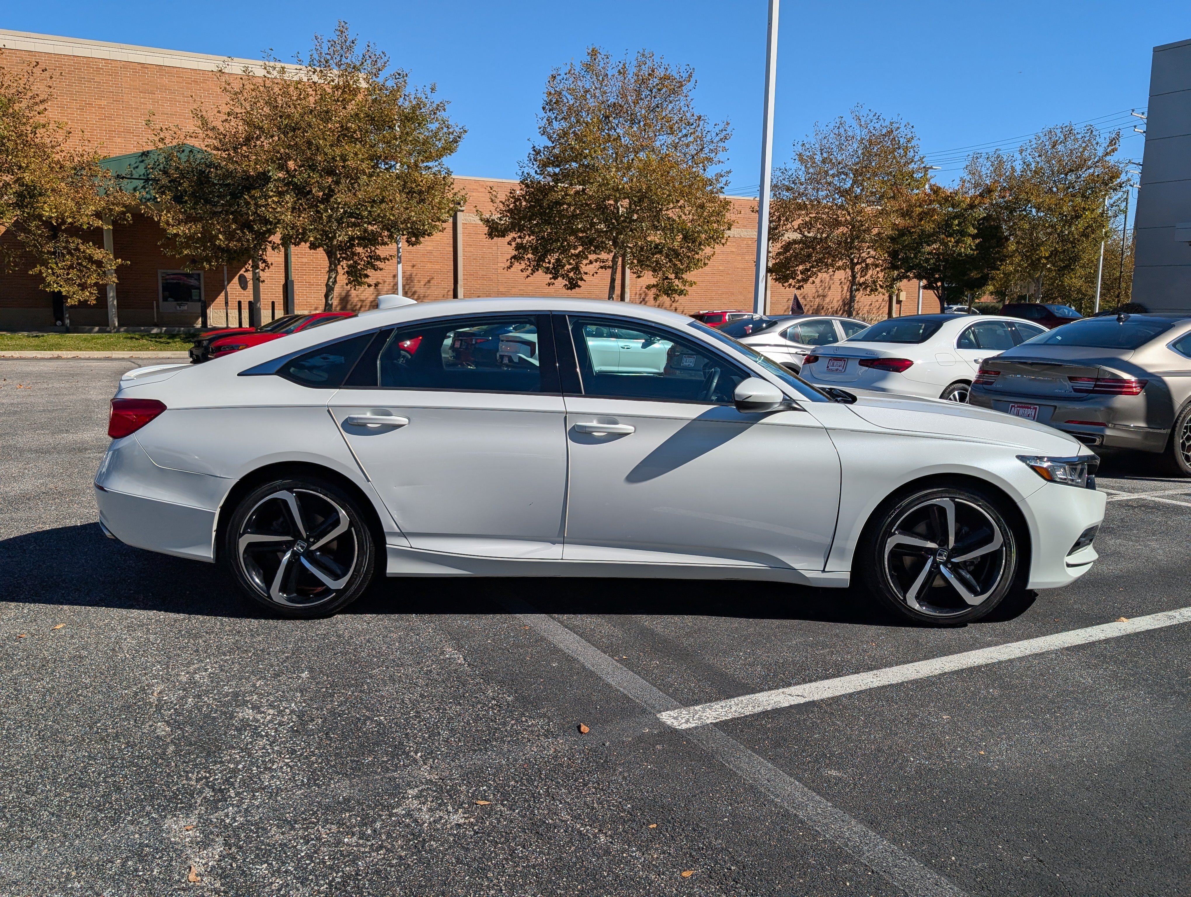 Used 2018 Honda Accord Sport image 2
