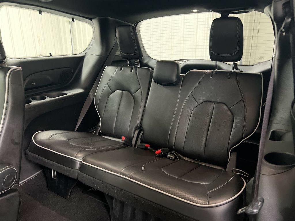 Used 2025 Chrysler Pacifica Limited FWD image 25