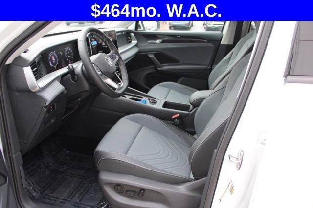 Used 2025 Volkswagen Tiguan SE AWD/4WD image 16