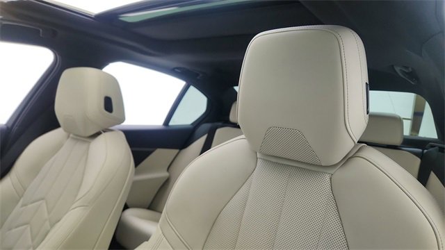 Used 2025 BMW i5 xDrive40 image 34